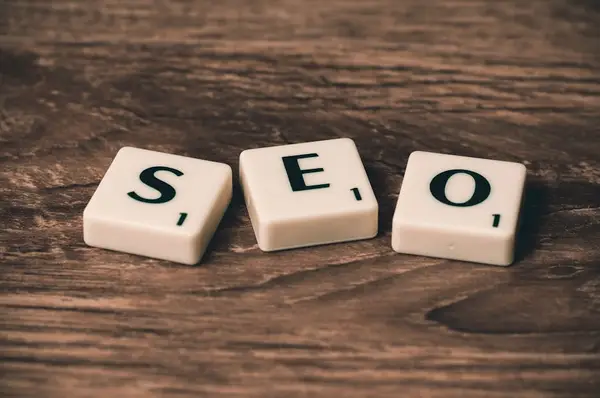 Illustrasjon av SEO optimalisering for nettsteder med fokus på linkbuilding